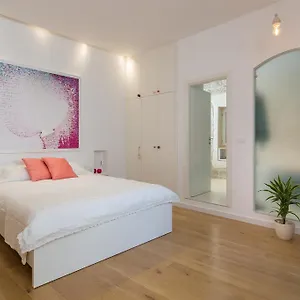  Apartment That Place