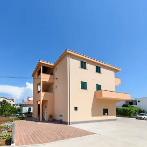  Apartman Robi