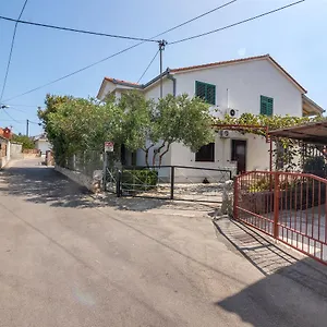  Apartment And Ruza