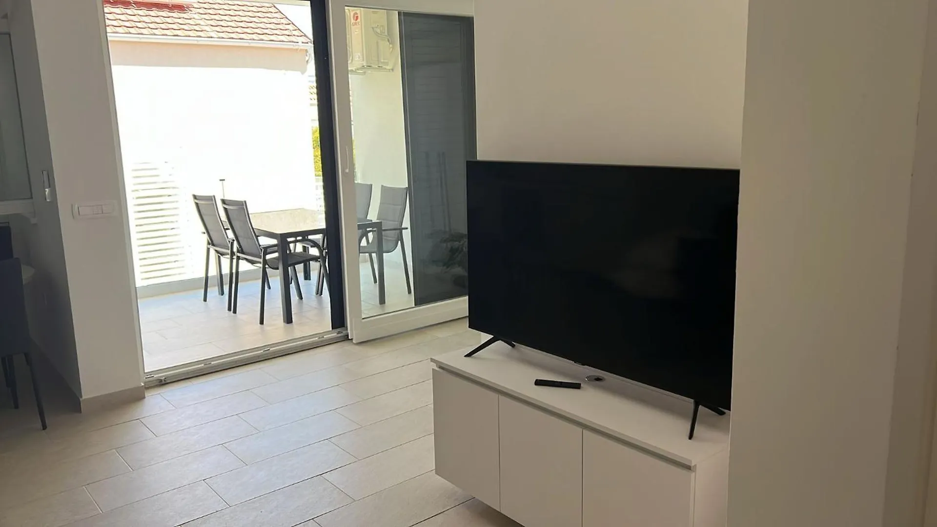 טרוגיר Solaris Apartments 0*,